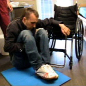 Förflyttning från golv till rullstol med hjälp